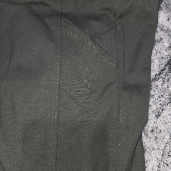 Lou & Grey NWT Women's Green Ponte Pocket Legging - Picture 11 of 13